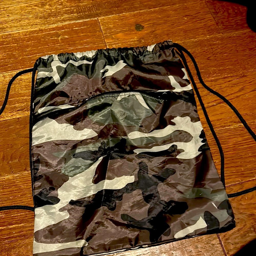 Thirty one camouflage drawstring backpack with front zipper camo
